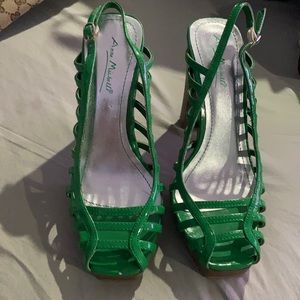 Shoes  green size 7